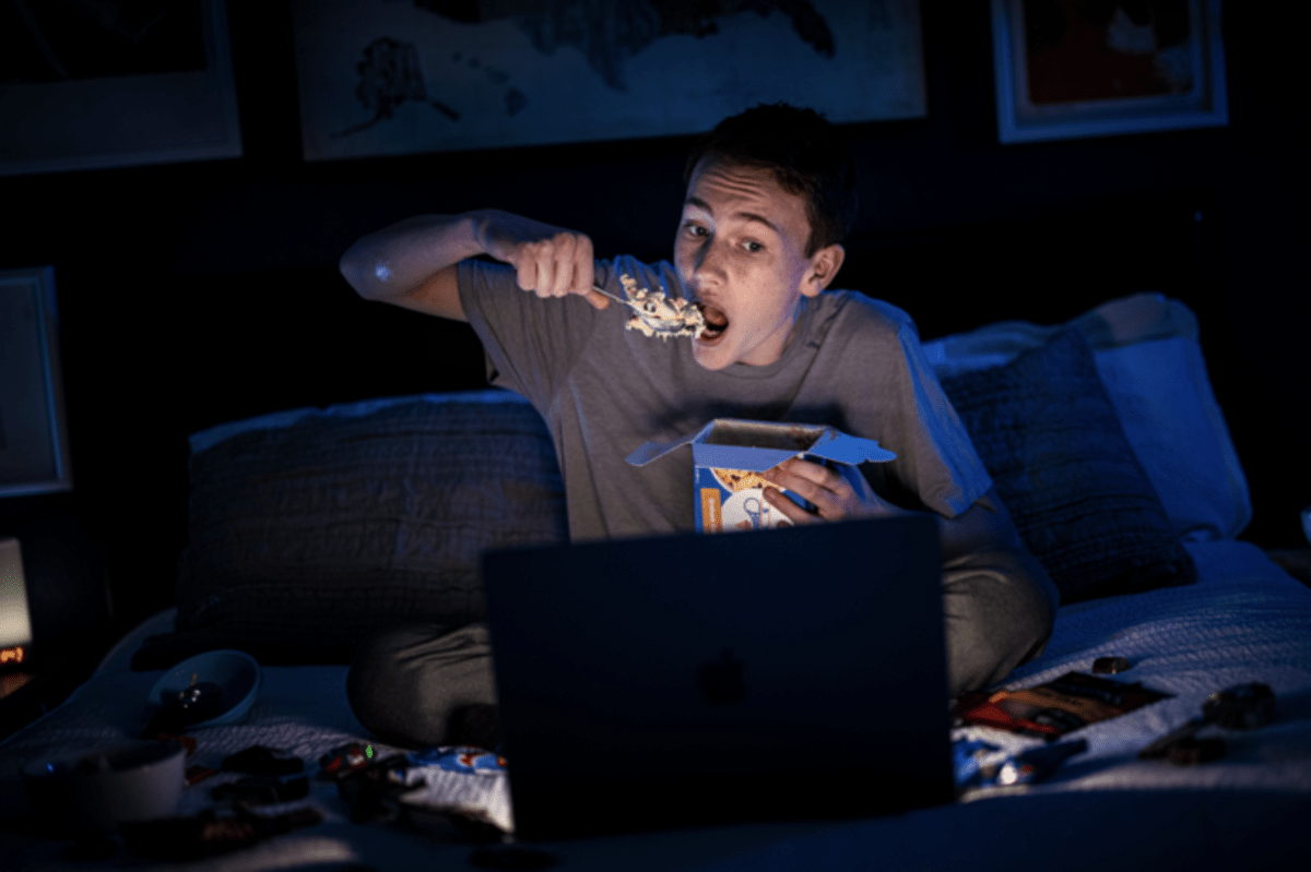 Latest Research in Sleep: Teens Having Late Sleep Pattern Eat More & Delay Their Tasks