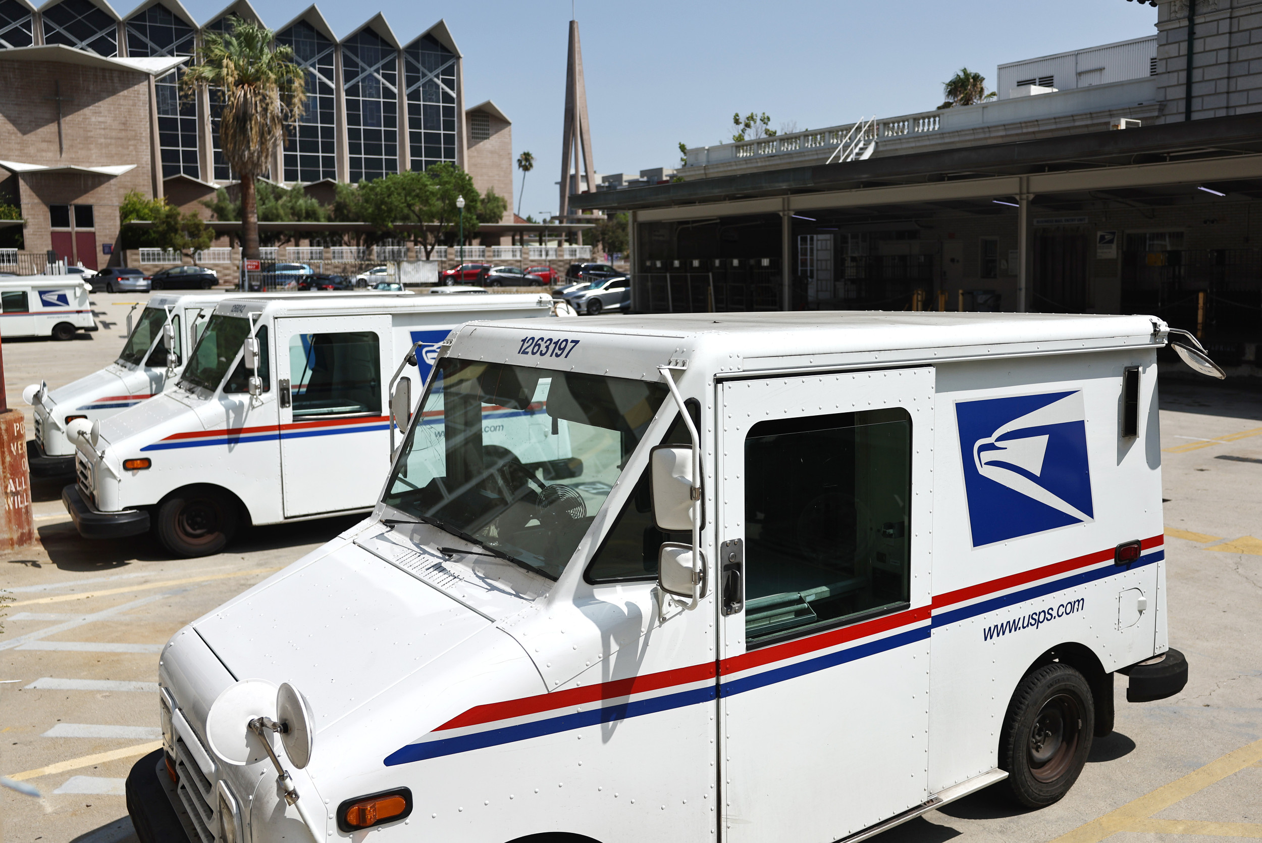 Is There Mail on Labor Day? Post Office, UPS, FedEx Open Hours