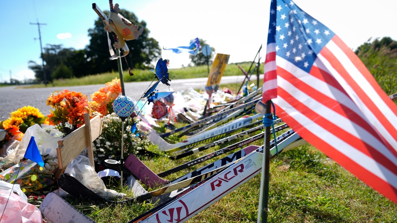 Hockey world gathers to pay respects to Gaudreau brothers