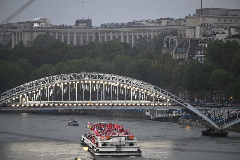 French economy to go into reverse as Olympic boost fades, INSEE says