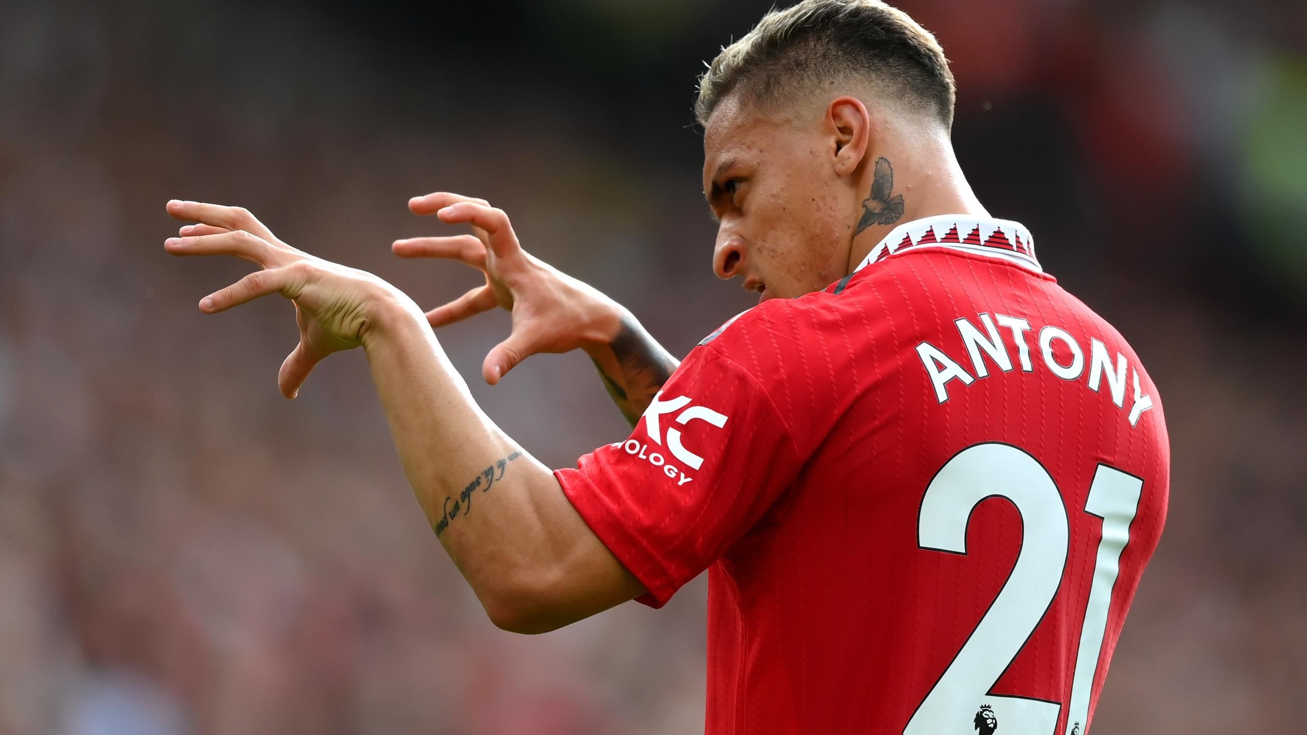 Antony pushing for Man Utd exit as club targets Eze – Paper Round