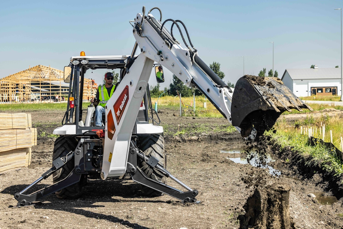 Bobcat Enters North American Backhoe Market with New B760