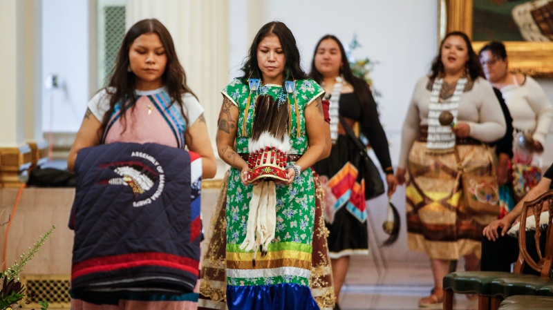 Manitoba grand chief’s death marked with ceremonies, mourners attend legislature