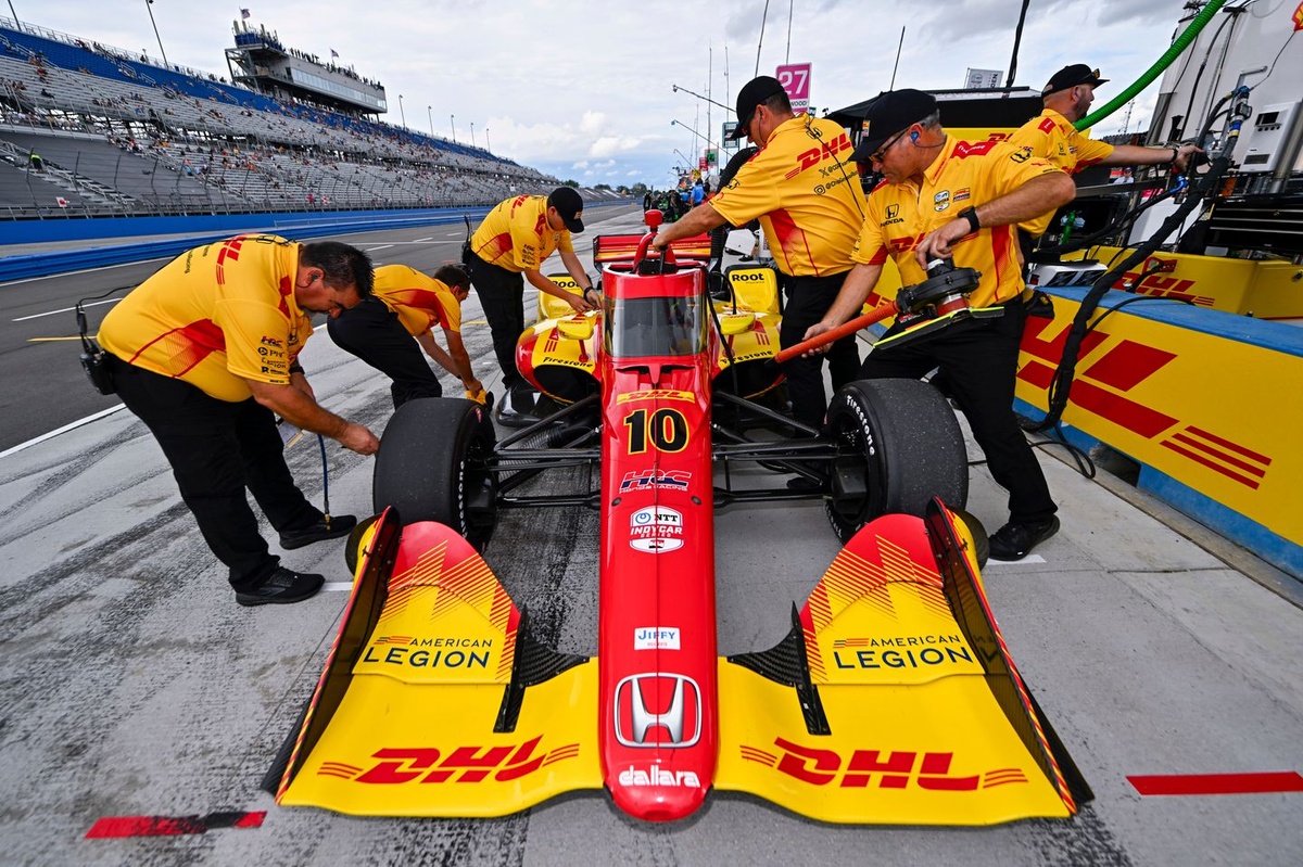 Newgarden crashes from pole in waved off start; disaster for Palou