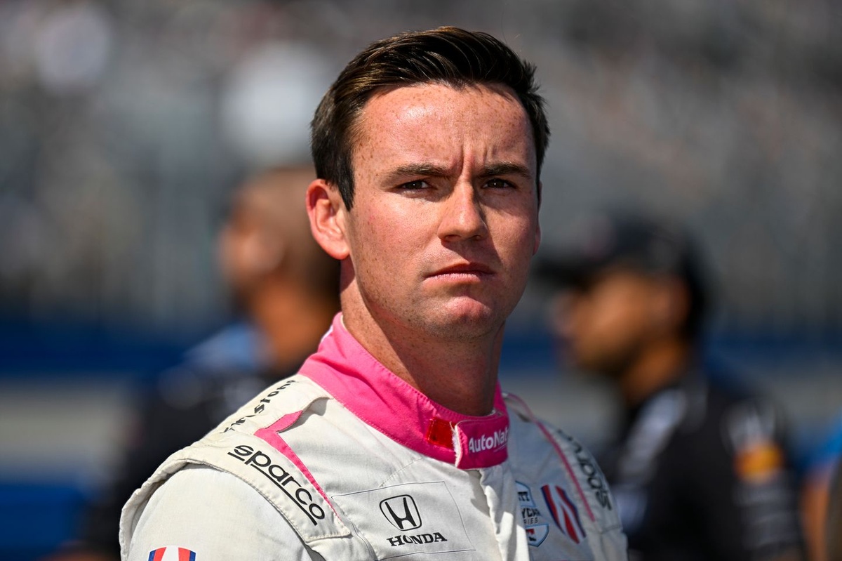 Kirkwood rocks to IndyCar pole in Music City; Palou struggles